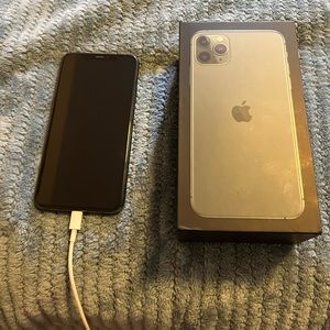 I phone 11 pro max, midnight green 256GB